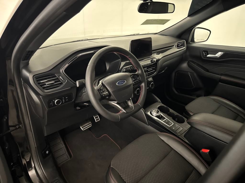 2023 Ford Escape ST-Line photo 2