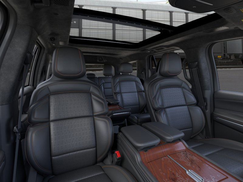 Thumbnail: 2025 Lincoln Navigator - 10