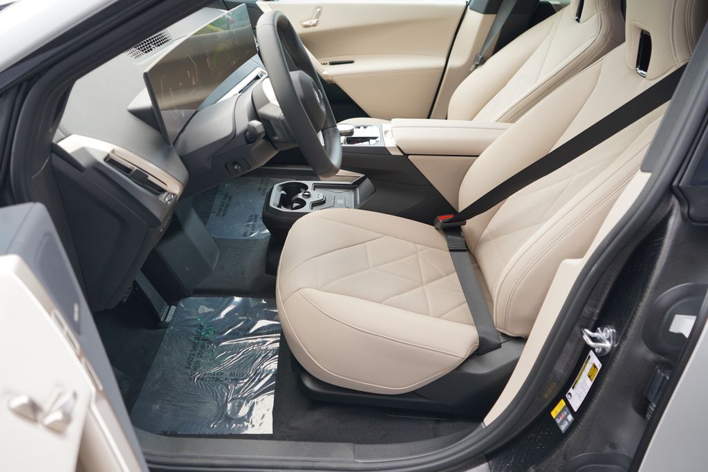 Thumbnail: 2026 BMW iX - 9