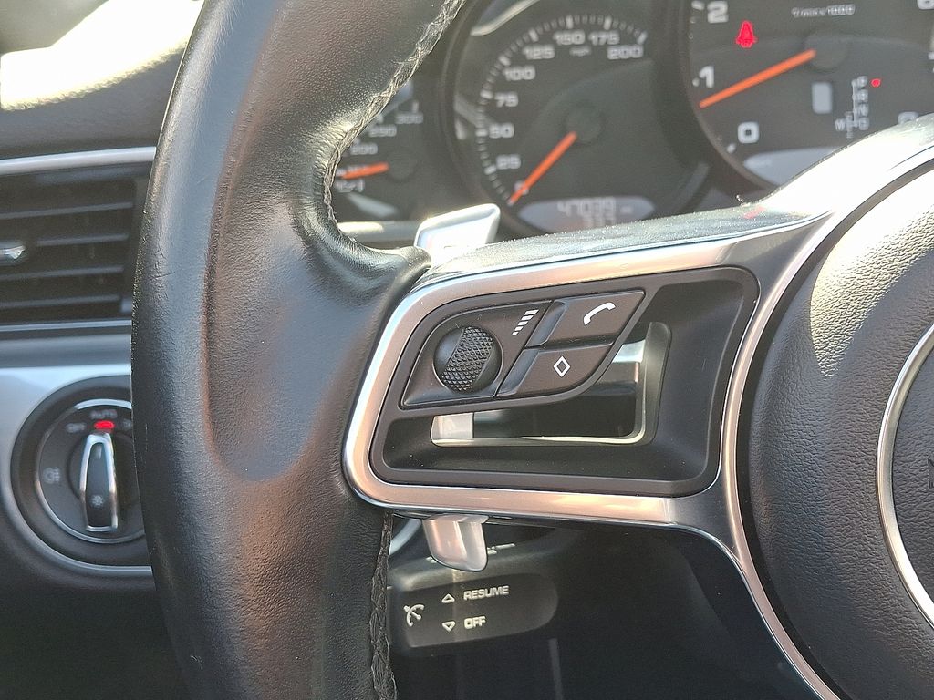 Thumbnail: 2018 Porsche 911 - 21