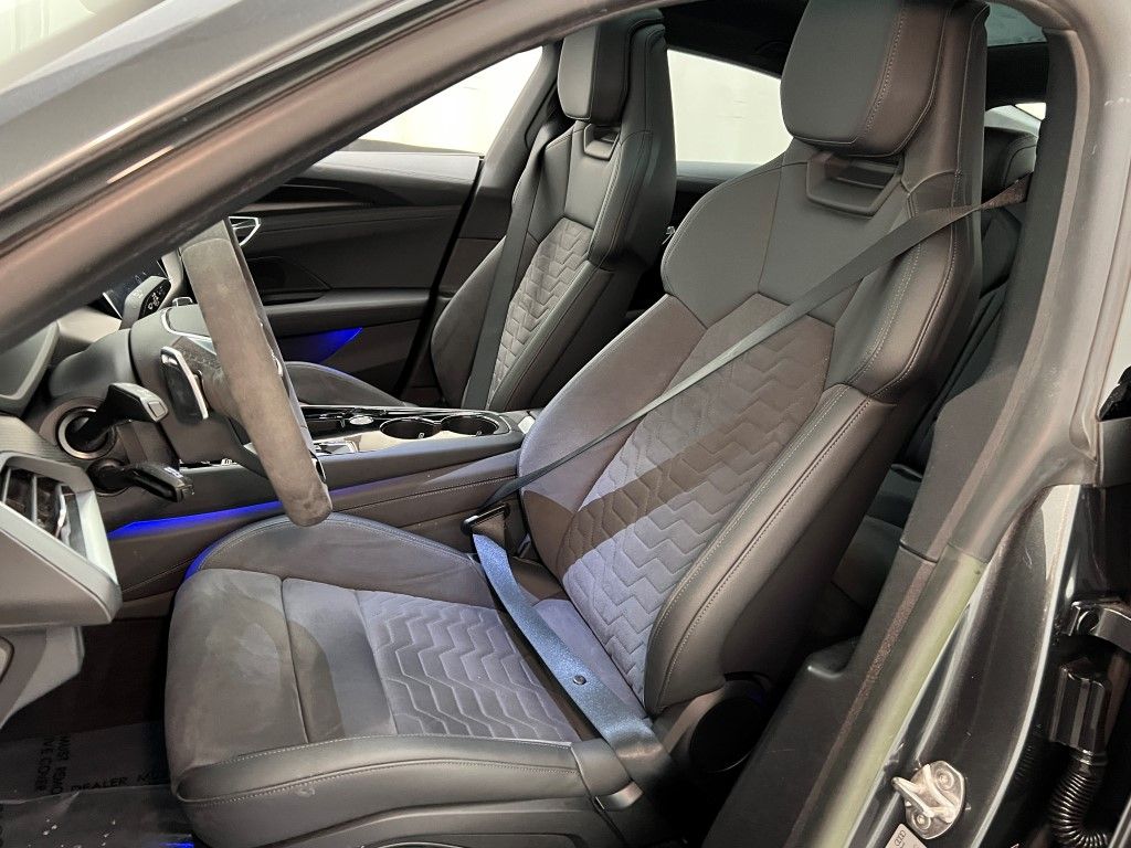 Thumbnail: 2023 Audi e-tron GT - 23