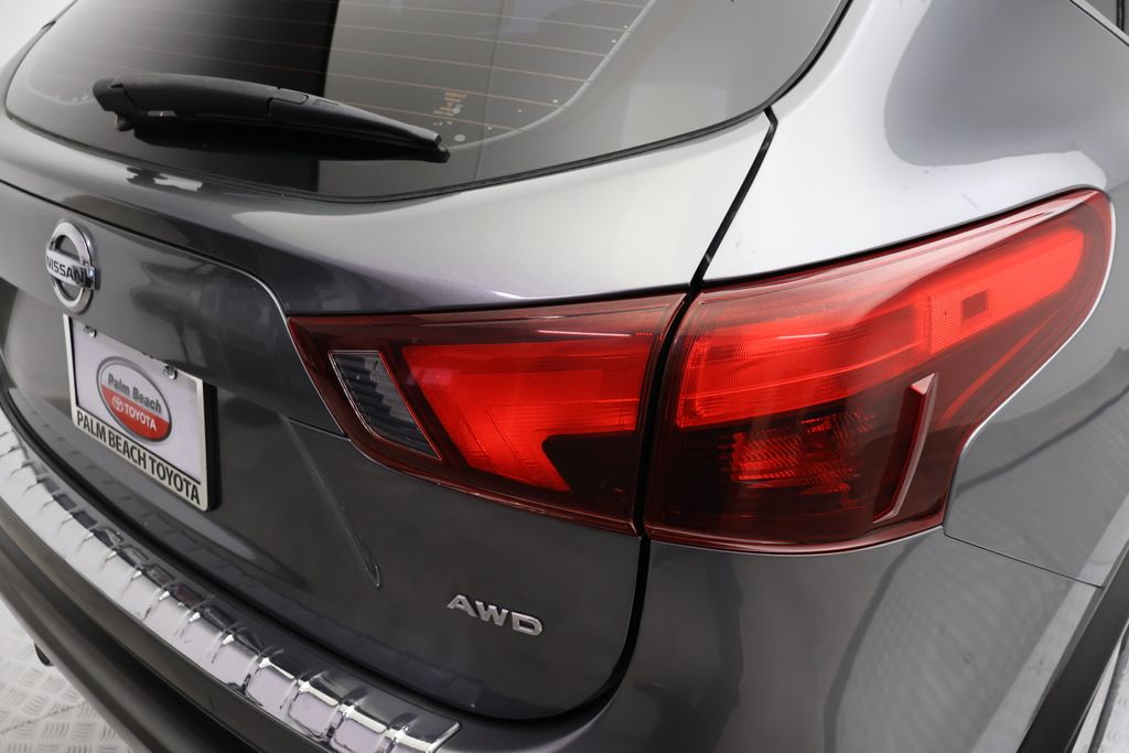 Thumbnail: 2018 Nissan Rogue Sport - 9