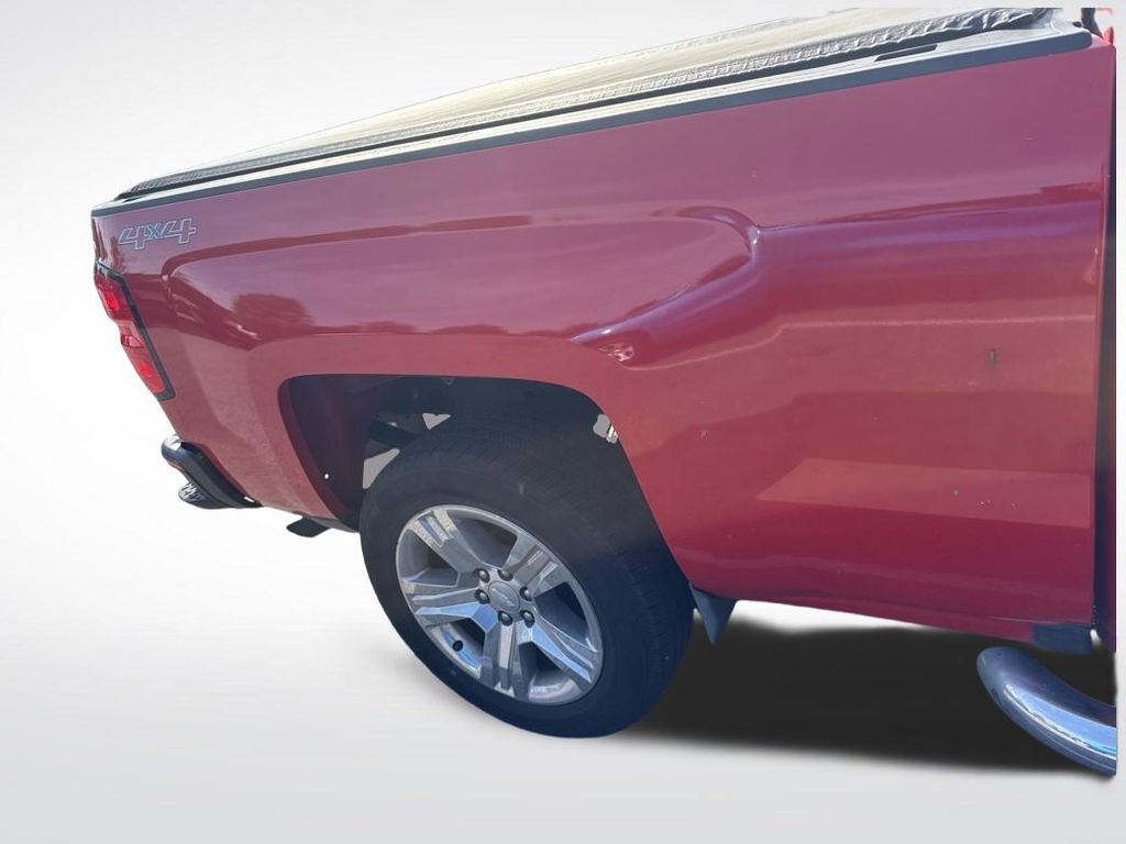 Used 2016 Red Chevrolet Custom image 5