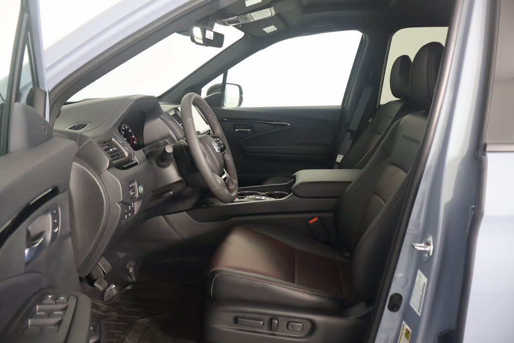 2025 Honda Ridgeline Black Edition 5