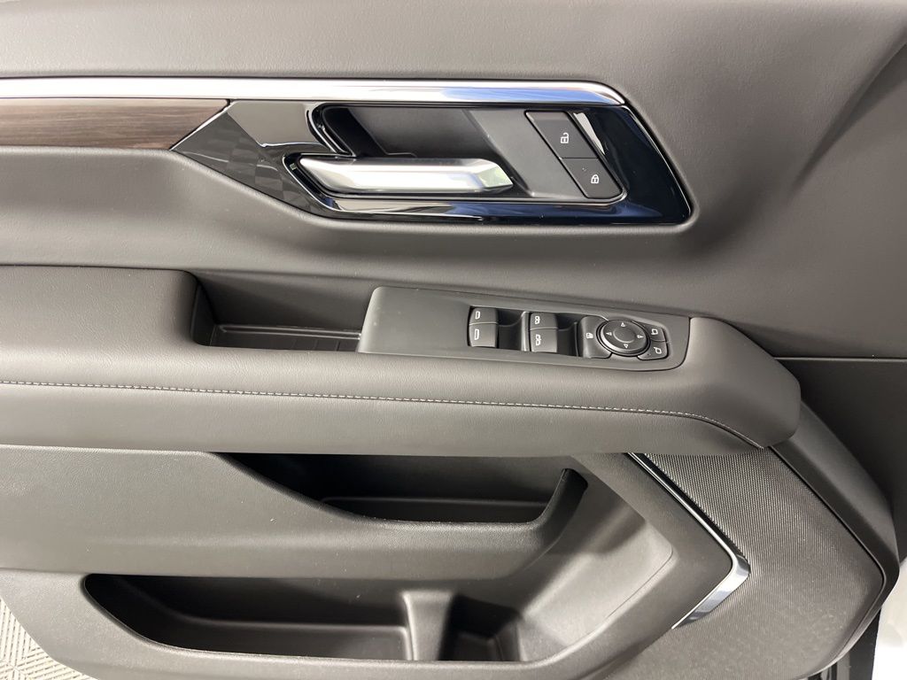 Thumbnail: 2026 Chevrolet Tahoe - 26