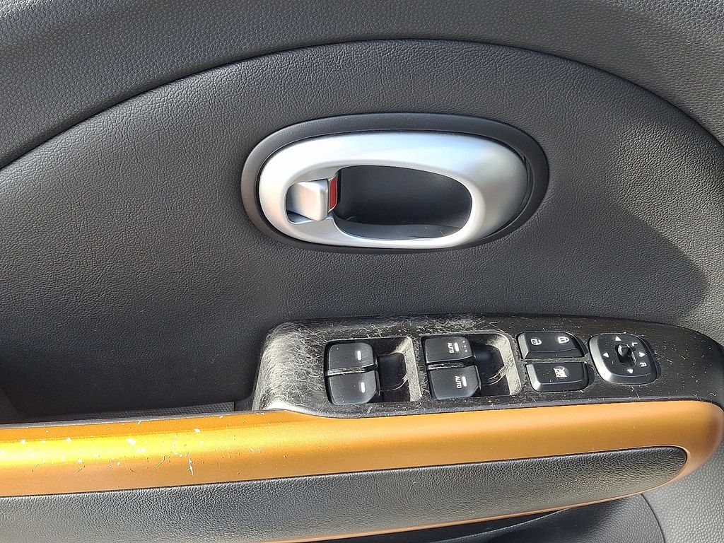 Thumbnail: 2015 Kia Soul - 12