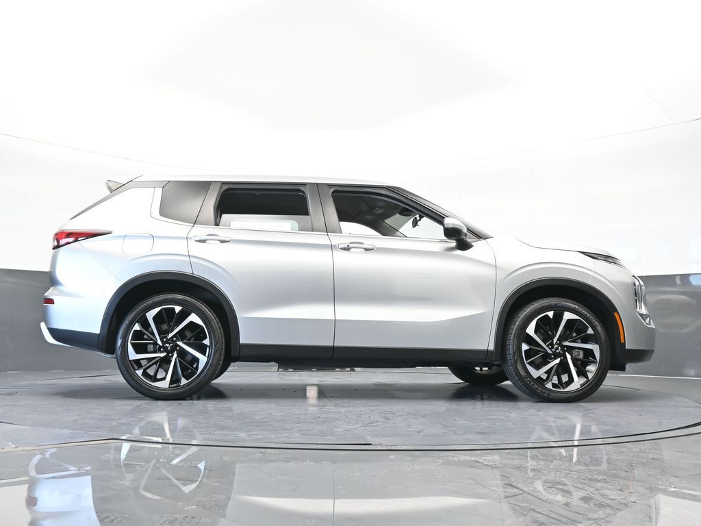 Used 2022 Alloy Silver Metallic Mitsubishi SE image 72