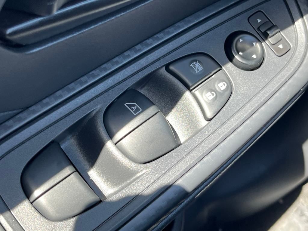 2025 Nissan Versa 1.6 S photo