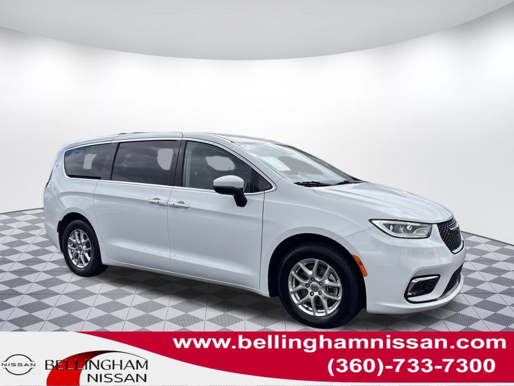 Bright White Clearcoat 2023 Chrysler Pacifica Touring L FWD Minivan Front-Wheel Drive 9-Speed Automatic