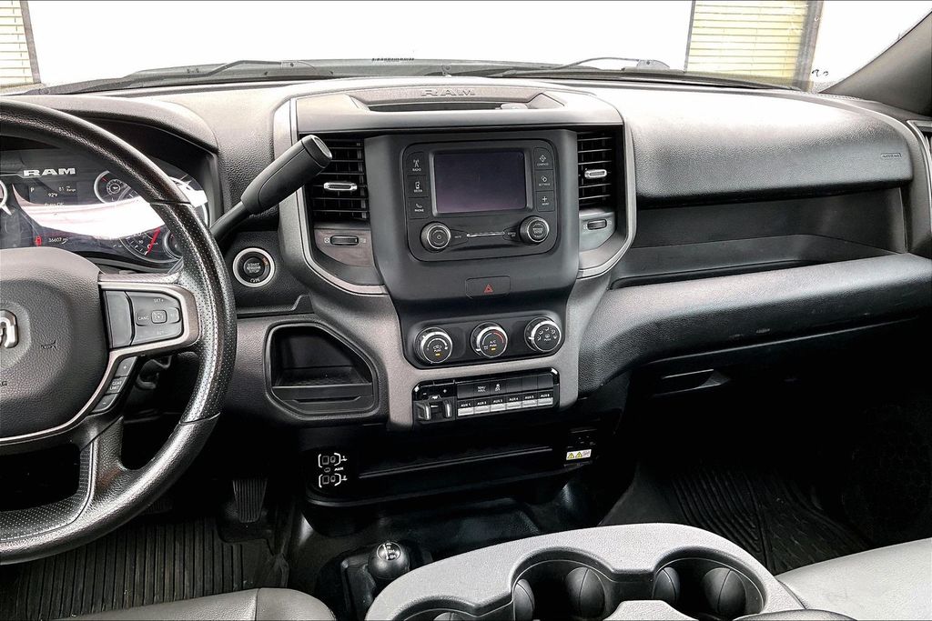 View vehicle photo 7