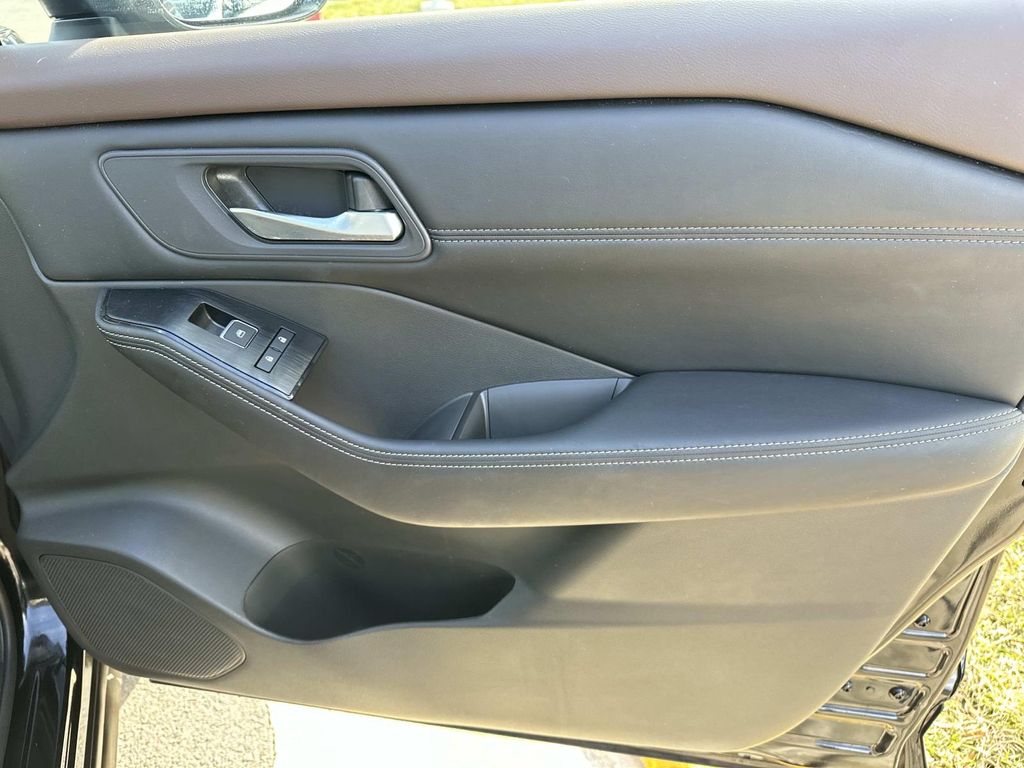 Thumbnail: 2022 Nissan Rogue - 19