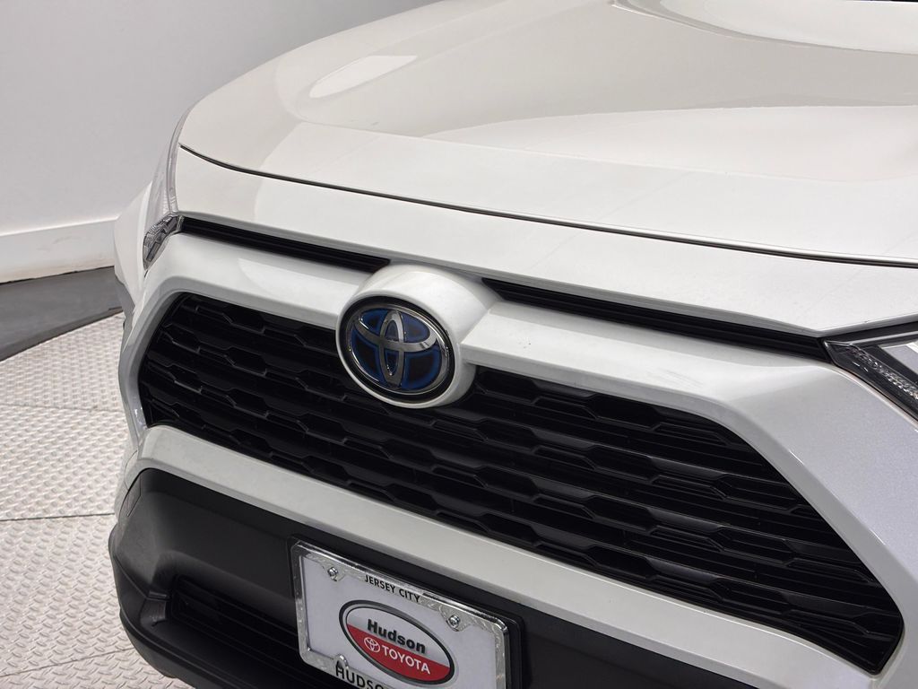 Thumbnail: 2022 Toyota RAV4 - 3