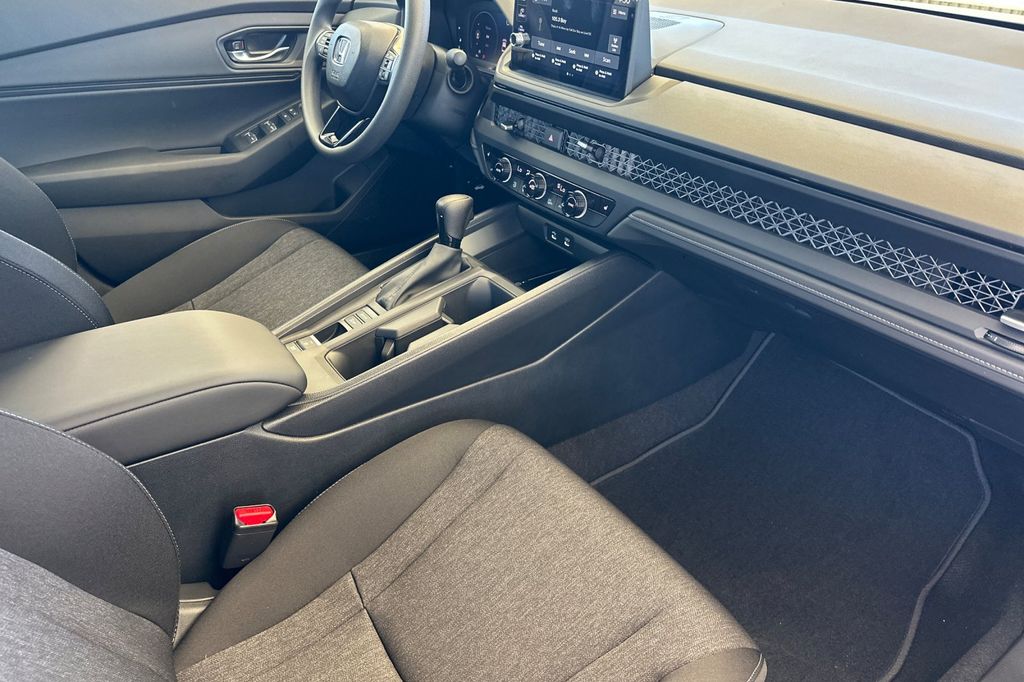 New 2026 Platinum White Pearl Honda SE image 17