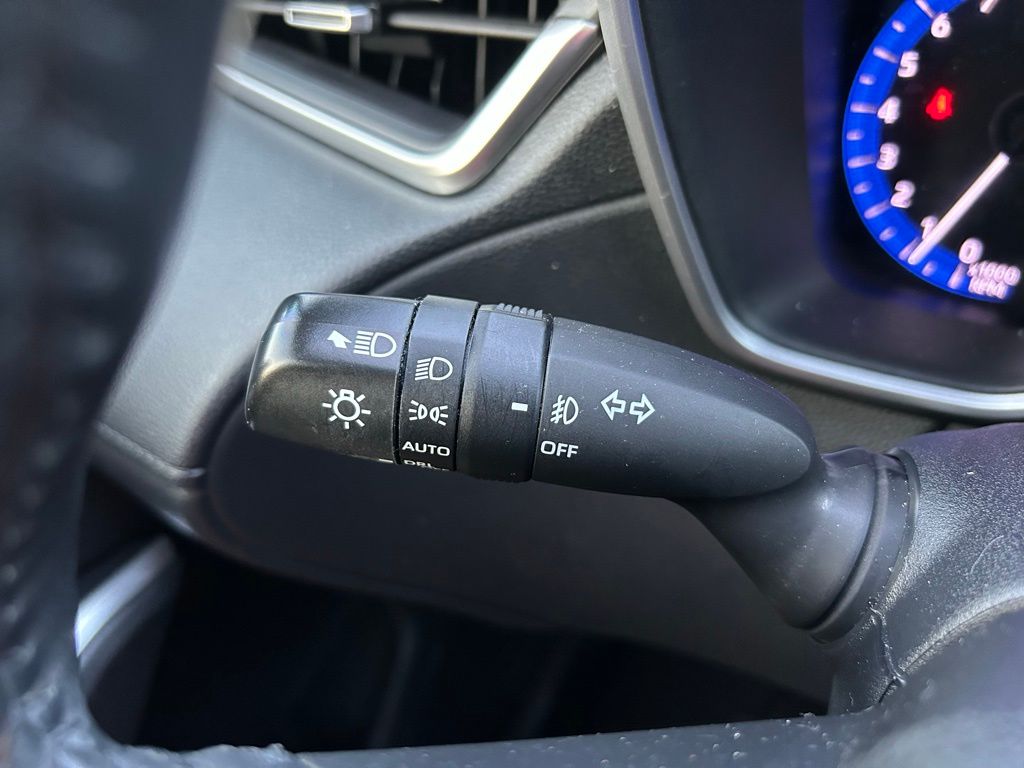 2022 Toyota Corolla Cross XLE 22