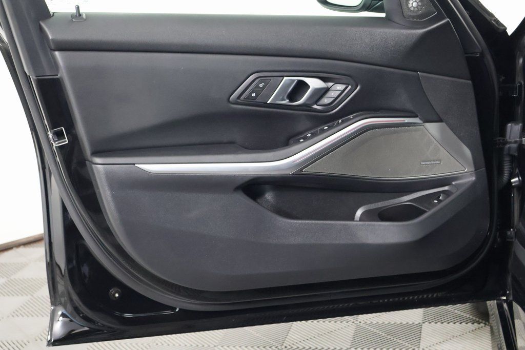 Thumbnail: 2025 BMW 3 Series - 12