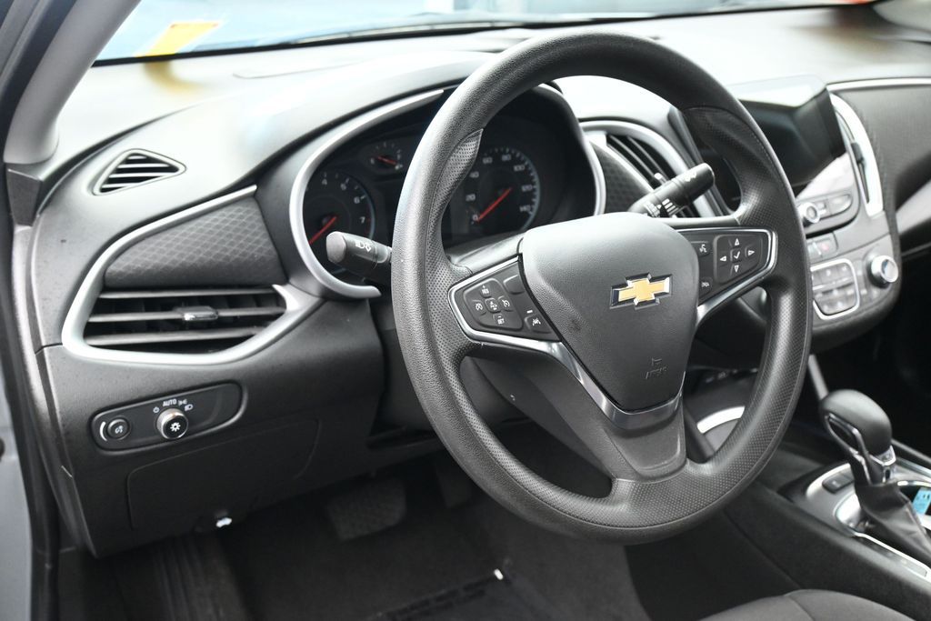 Used 2024 Sterling Gray Metallic Chevrolet LT image 15