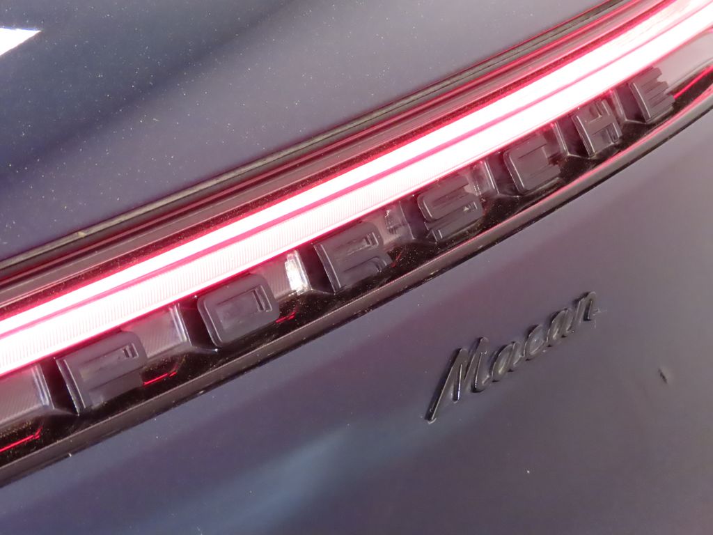 Thumbnail: 2022 Porsche Macan - 12
