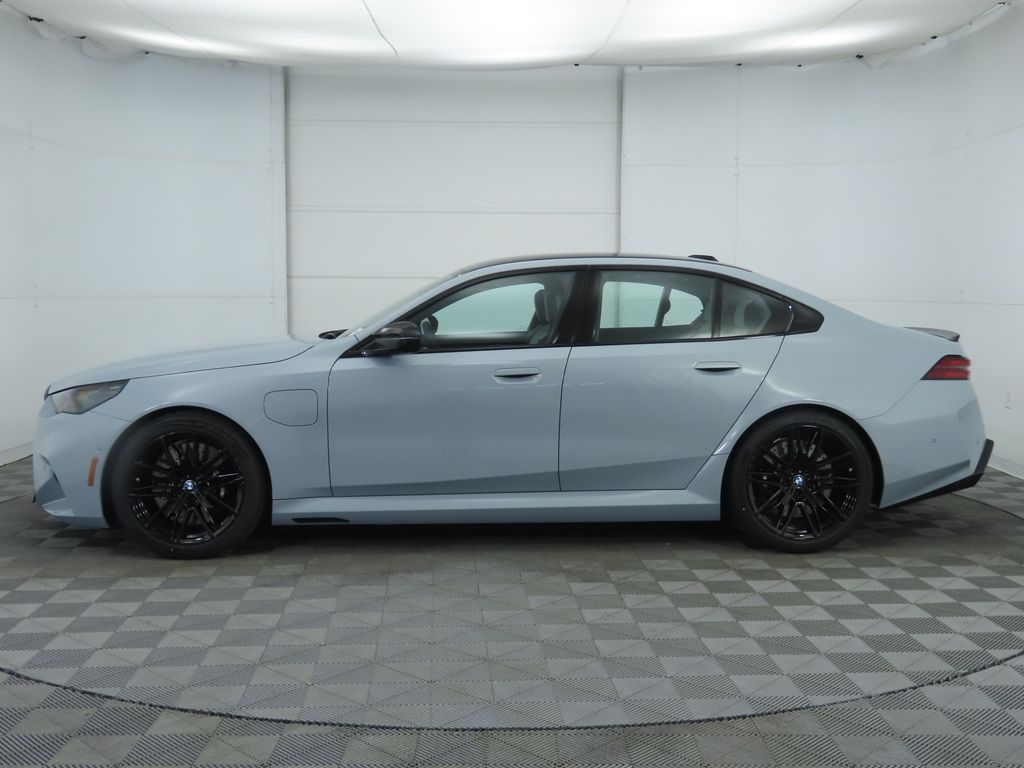 Thumbnail: 2026 BMW M5 - 8