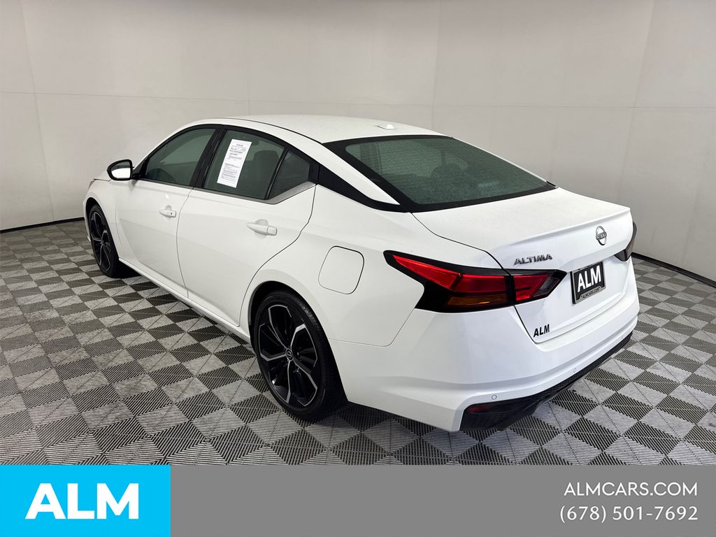 Used 2025 White Nissan 2.5 SR image 9