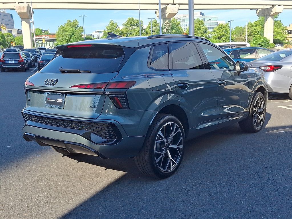 Thumbnail: 2026 Audi Q3 - 4
