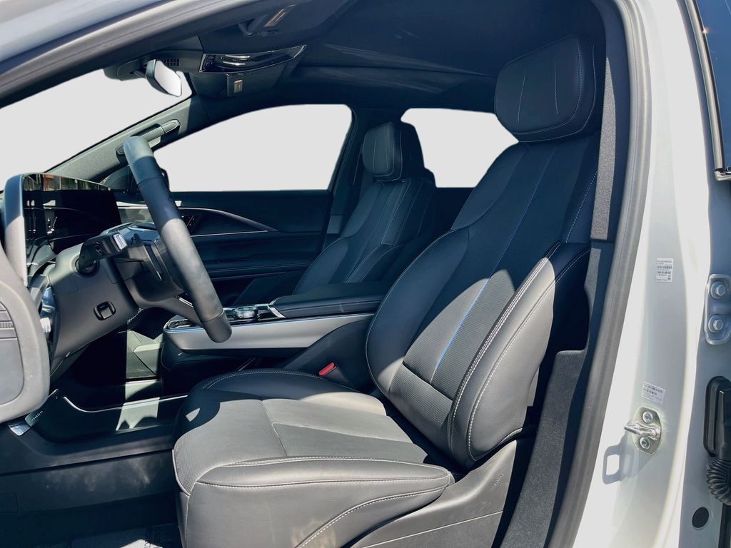 Used 2025 White Cadillac Luxury image 21