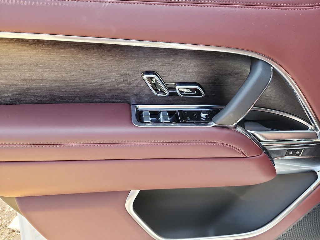 2024 Land Rover Range Rover SE 10