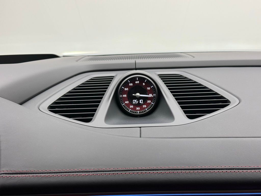 Thumbnail: 2026 Porsche Macan - 18