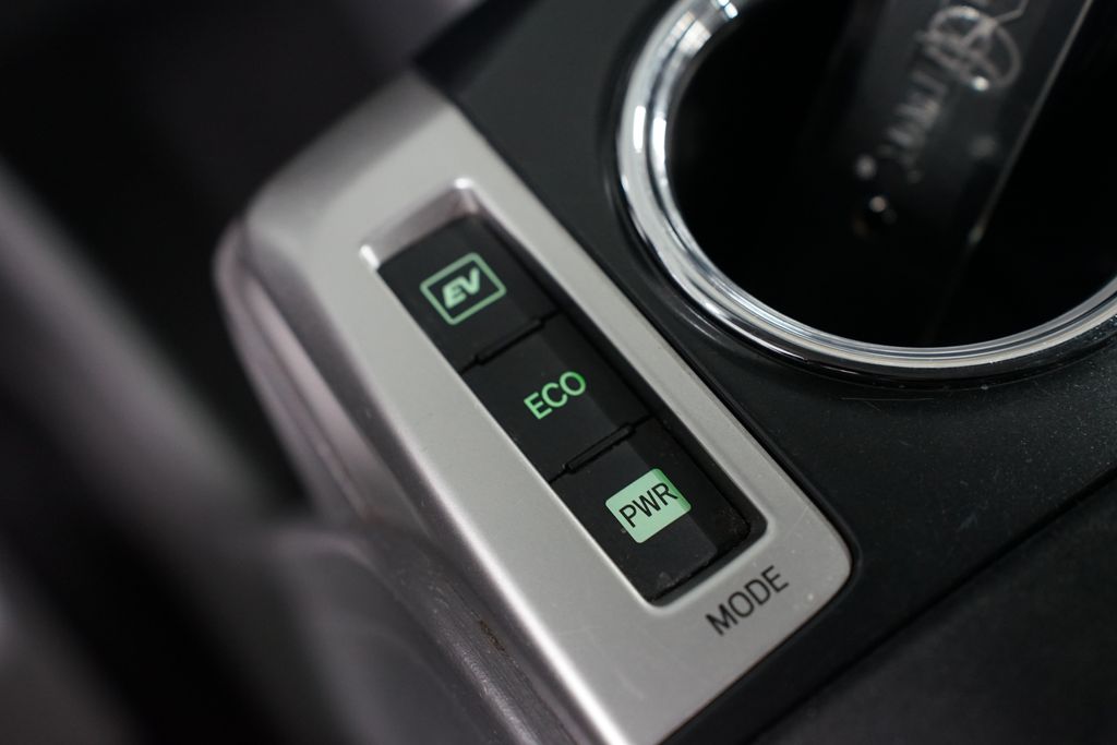 Thumbnail: 2012 Toyota Prius v - 22