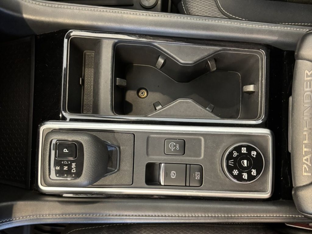 2023 Nissan Pathfinder SV