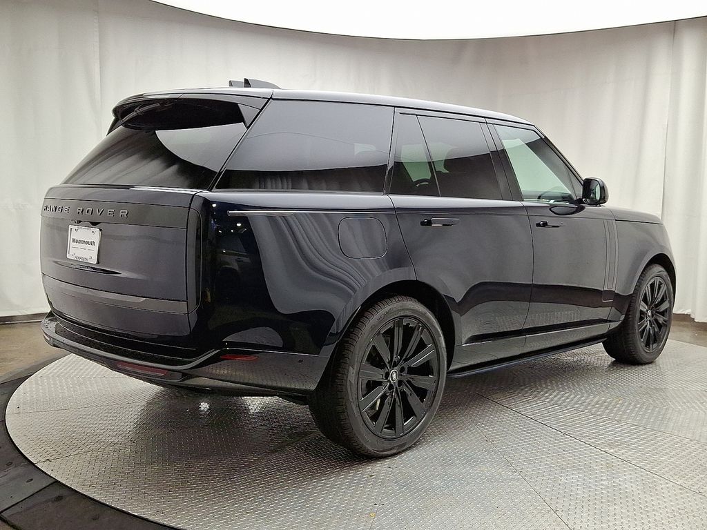 2025 Land Rover Range Rover SE 3