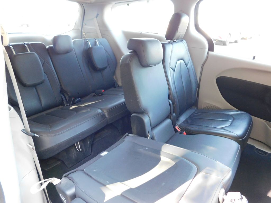 Thumbnail: 2017 Chrysler Pacifica - 5