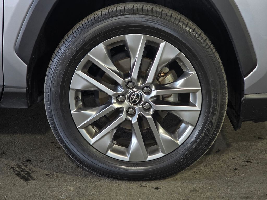 Thumbnail: 2021 Toyota RAV4 - 4