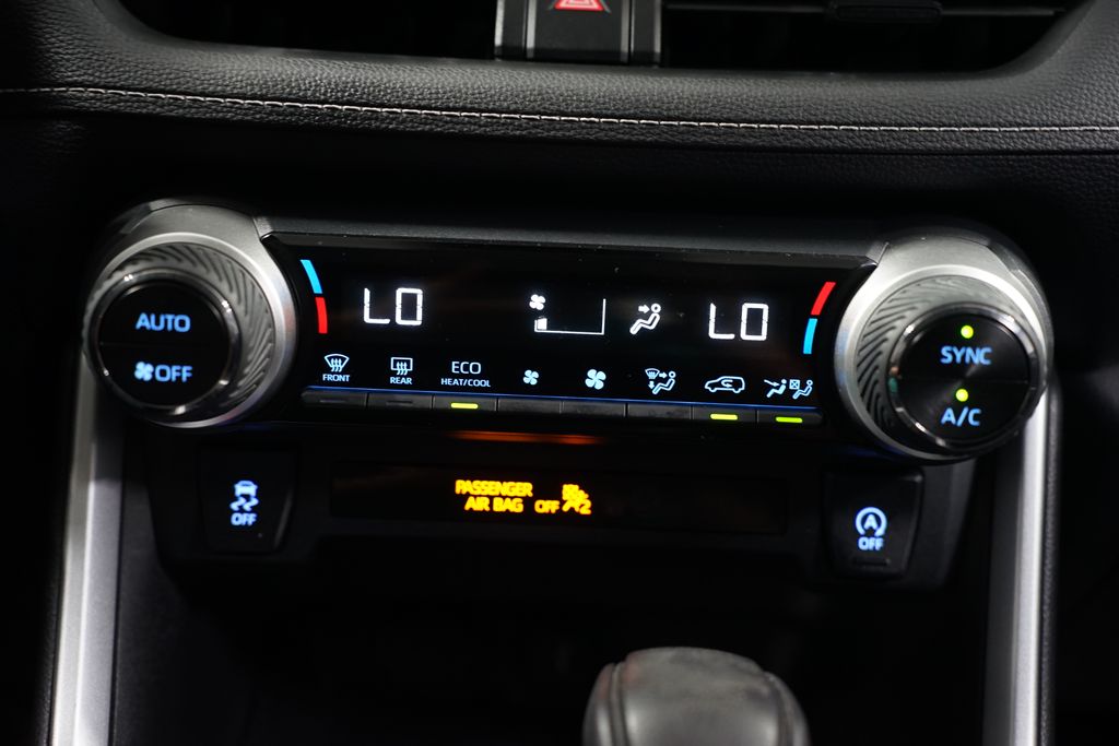 2021 Toyota RAV4 XLE 19