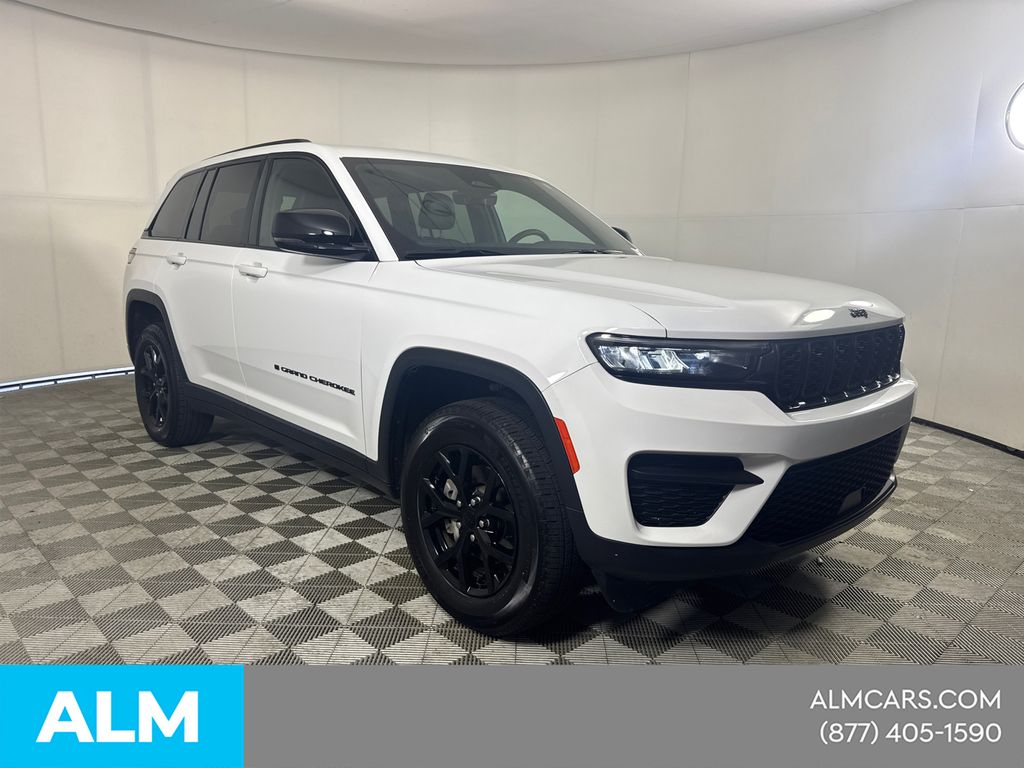 Used 2025 White Jeep Altitude image 3