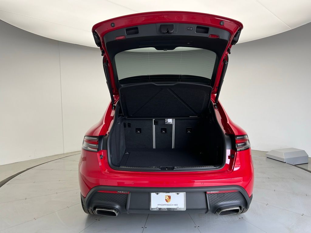 Thumbnail: 2025 Porsche Macan - 20