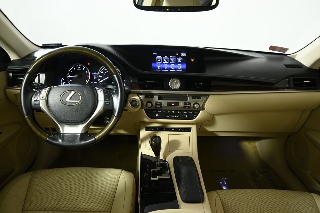 Thumbnail: 2015 Lexus ES - 17