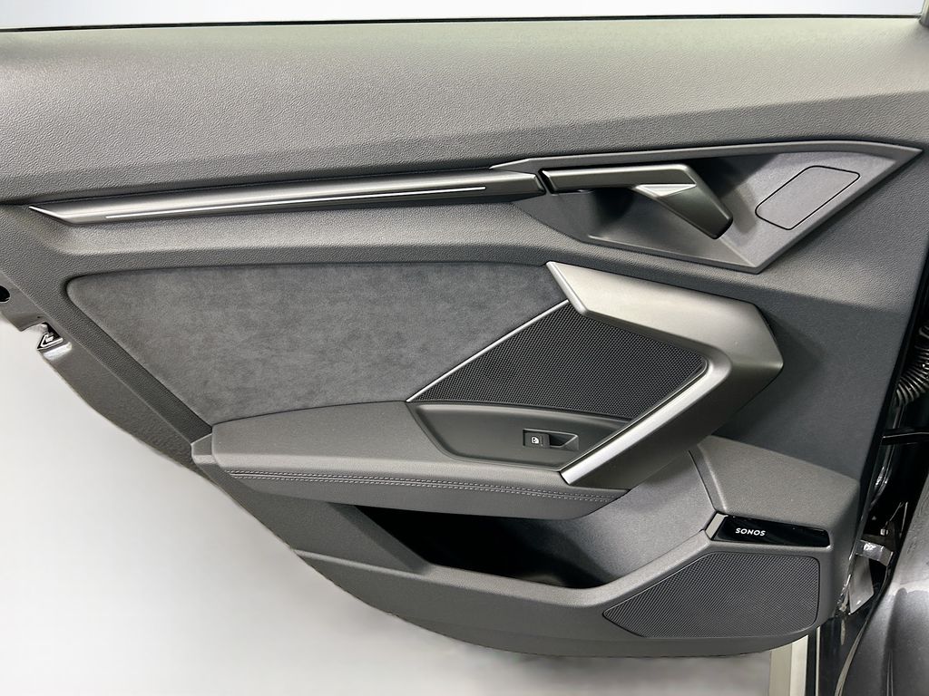 Thumbnail: 2025 Audi RS 3 - 25