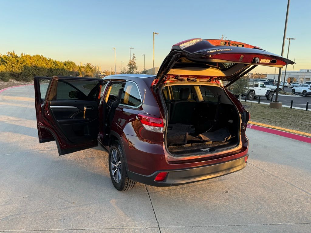 Thumbnail: 2017 Toyota Highlander - 24