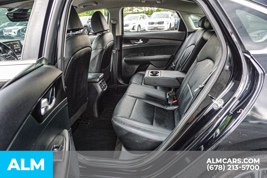 Used 2019 Black Kia EX image 21