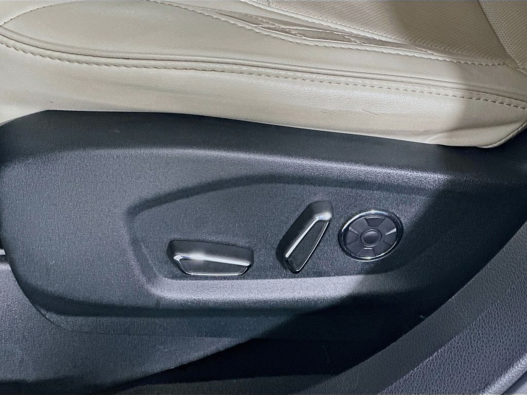 Used 2018 White Ford Platinum image 22