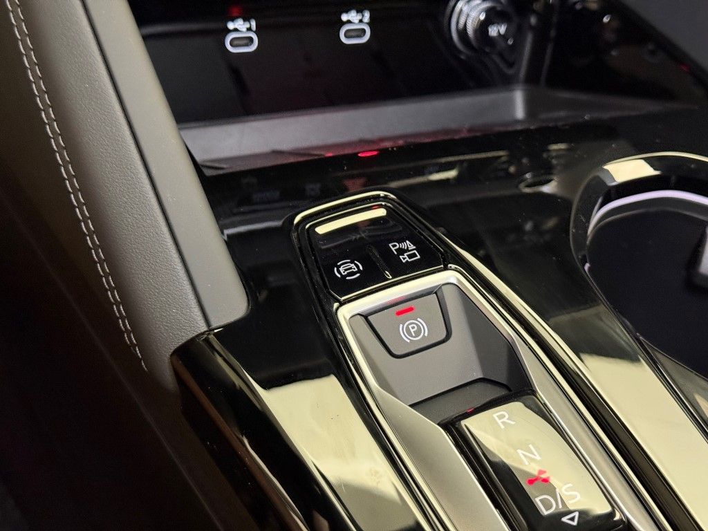 Thumbnail: 2025 Audi Q5 - 30