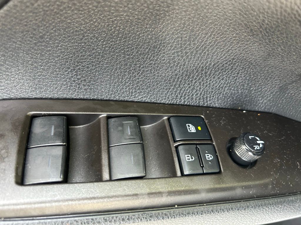 2021 Toyota Camry SE 23