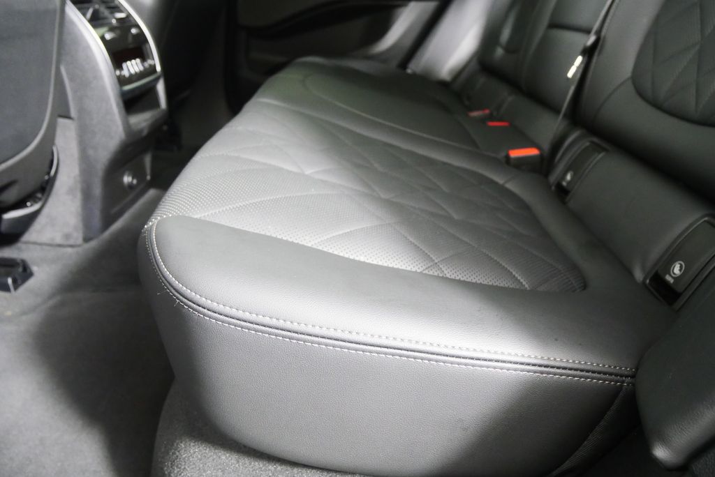 Thumbnail: 2025 BMW X6 - 15