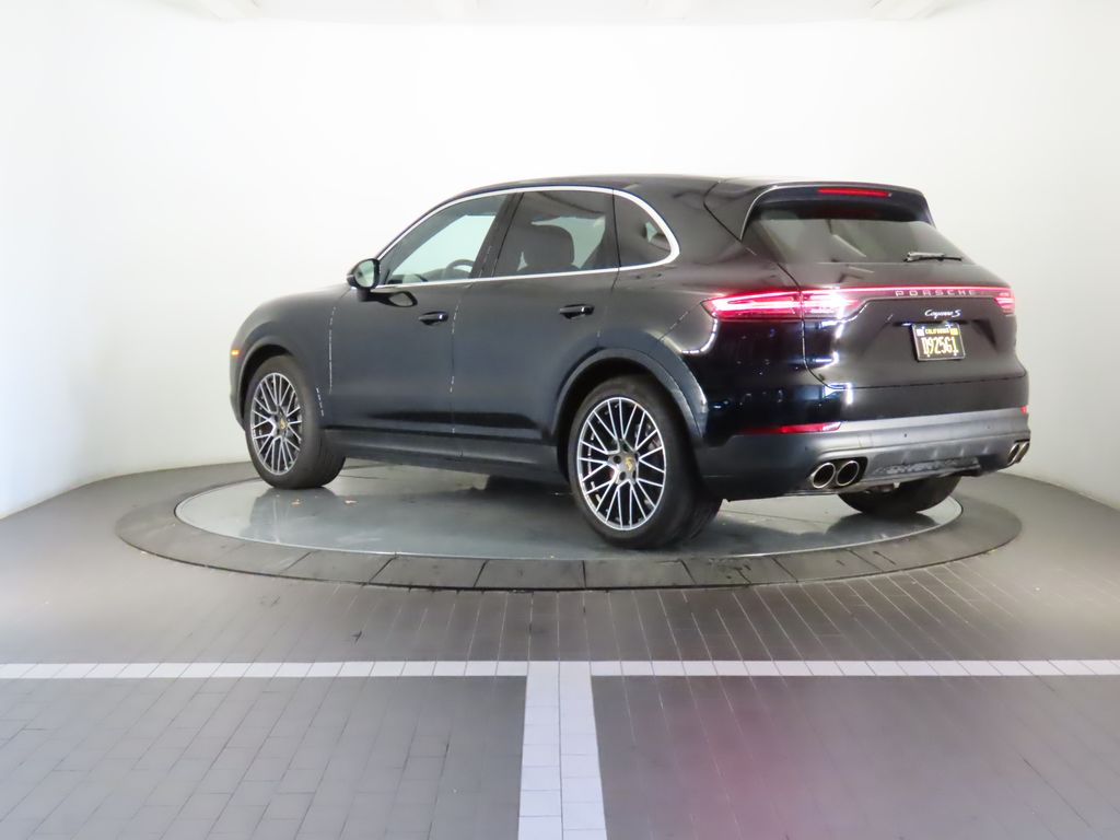 Thumbnail: 2021 Porsche Cayenne - 3