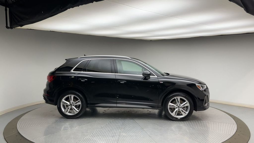 Thumbnail: 2021 Audi Q3 - 9
