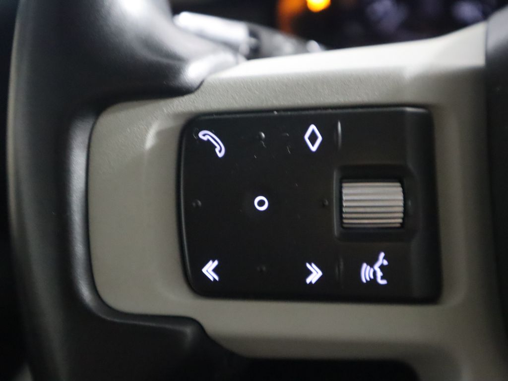 Thumbnail: 2020 Land Rover Defender - 11