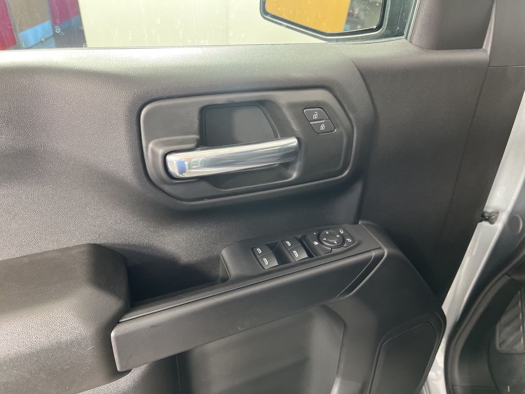 Thumbnail: 2026 Chevrolet Silverado 1500 - 26
