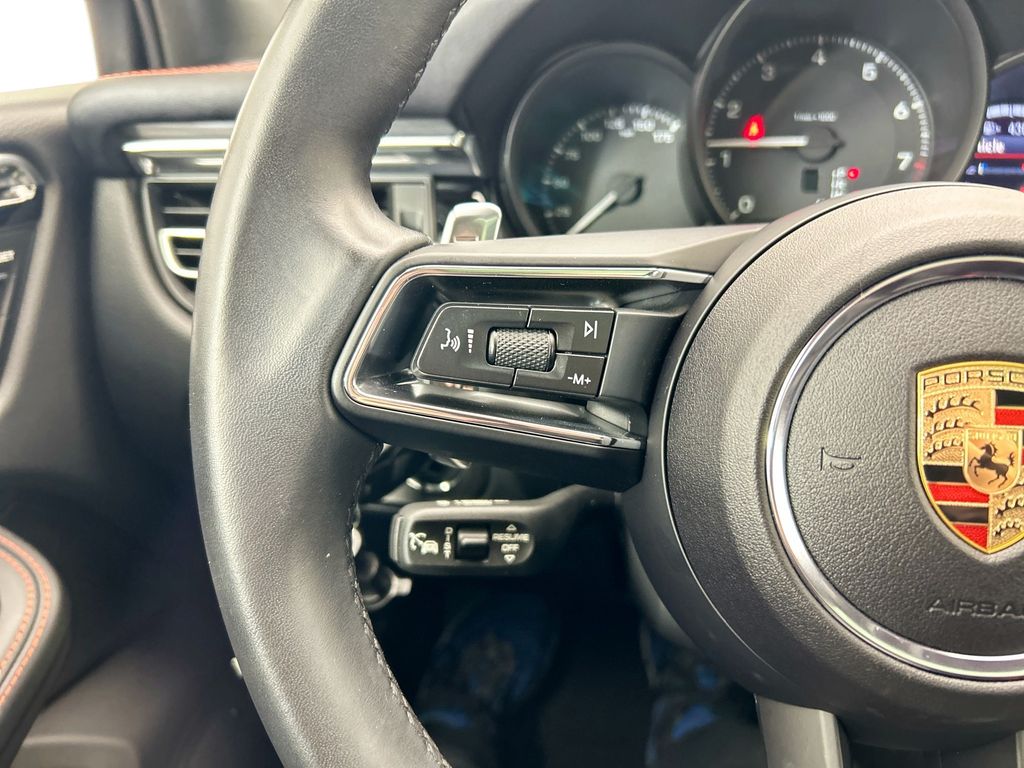 Thumbnail: 2025 Porsche Macan - 14