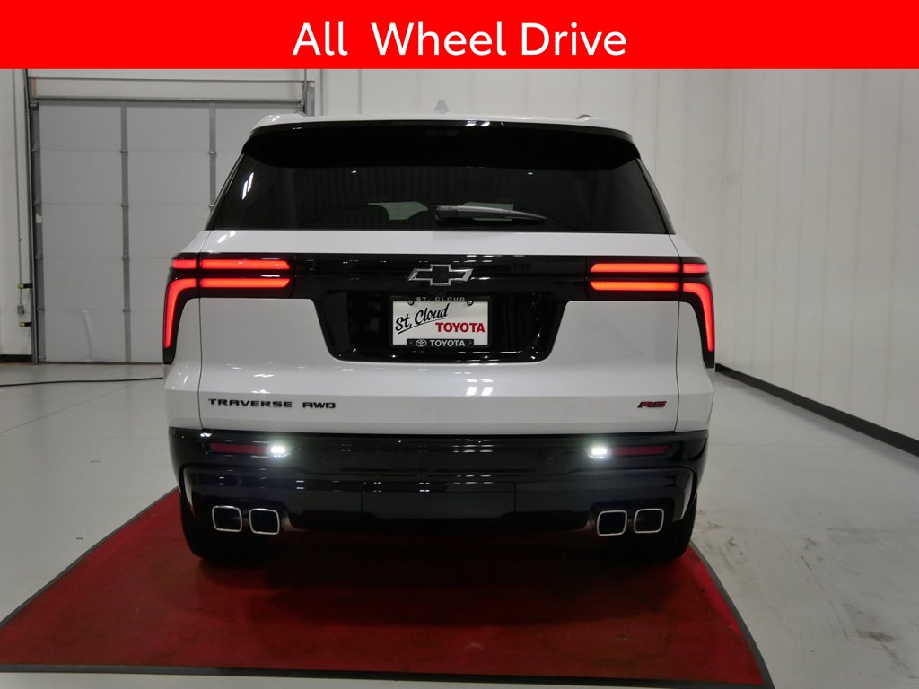Used 2025 Chevrolet Traverse SUV