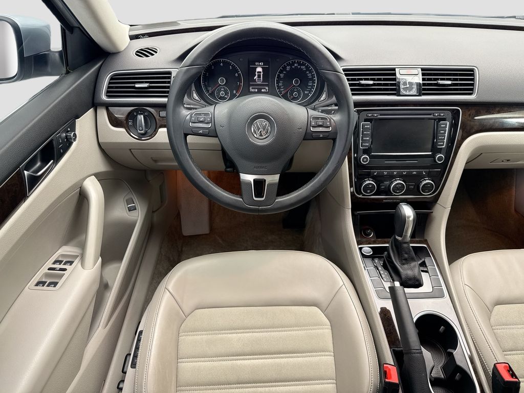 Thumbnail: 2015 Volkswagen Passat - 10